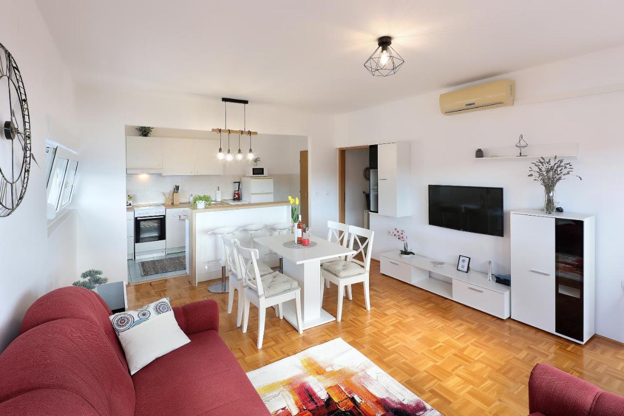 Apartment Leon - Sea View Рієка Екстер'єр фото